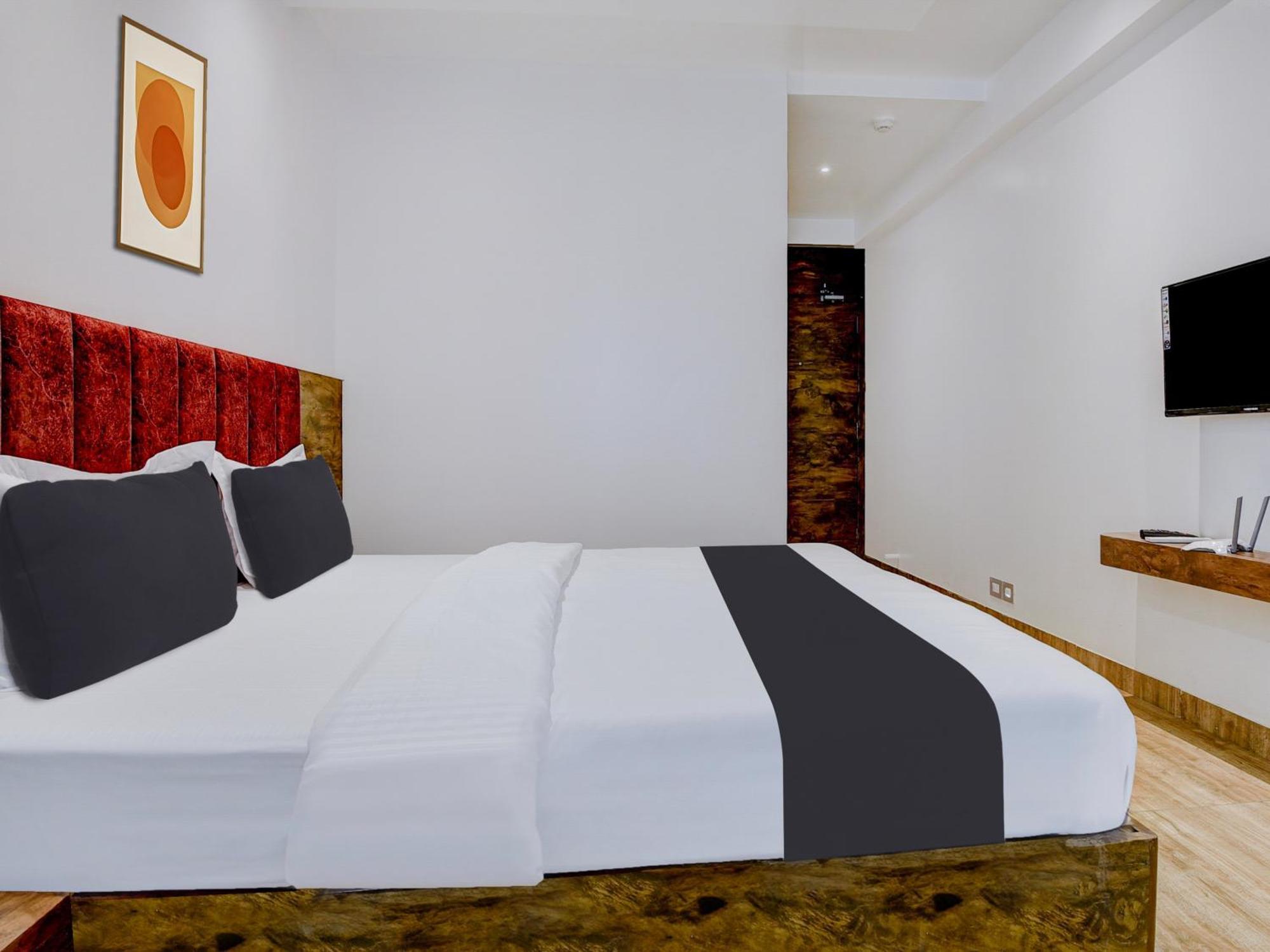 Townhouse Madgaon Hotel Raia Bagian luar foto